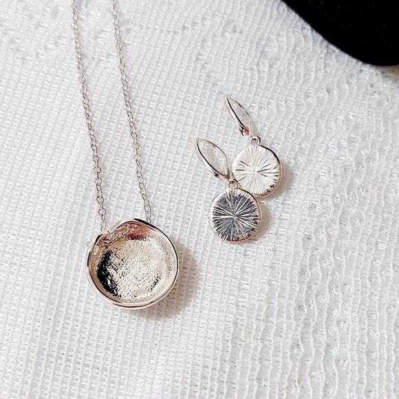 Necklace and earrings set - Picture 6 of 10